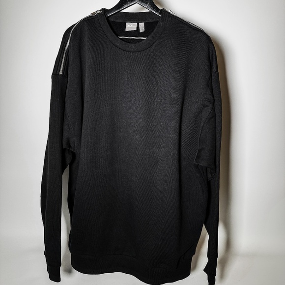ASOS DESIGN -  Sweatshirt with Silver Neck/Shoulder Zippers - Black - Picture 2 of 6